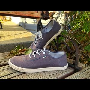 Women’s Tom’s grey canvas sneakers! Like new!